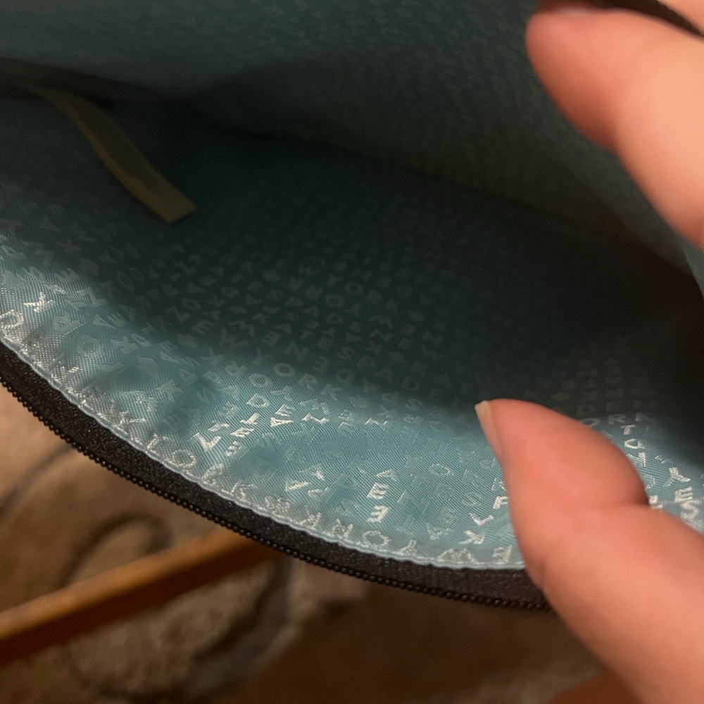 Kate Spade Pink and Cream “new horizons” Pouch NWOT w/ small callout - Picture 4 of 5